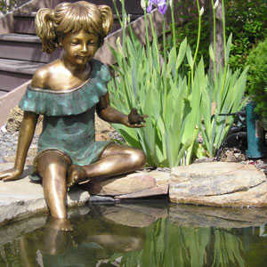 estatua niña. estatua niña.