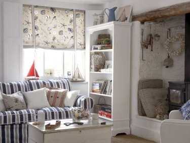 nautical-red-sailboat-room